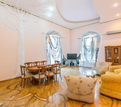 Коттедж с 4 комнатами в Baku Nizami Street Triplex 4 bedroom