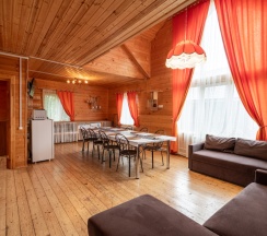 Шестиместный коттедж Княжеский с балконом в Ателика Улиткино