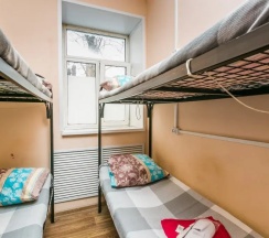 Кровать в общем номере (мужской номер) (общая ванная комната) в №1