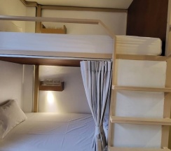 Кровать в общем номере в Terminal 58 hostel at town