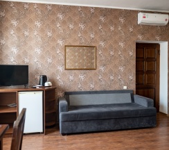 Люкс четырехместный в Lucky House