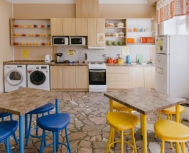 Кровать в 6-местном общем мужском номере в Hostel Inn