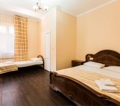 3х местный номер с балконом в Dream House