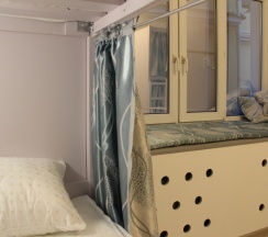 Кровать в общем номере в Рус