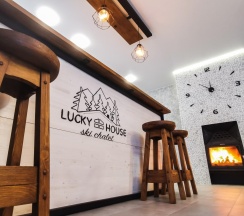4-комнатный коттедж премиум с 6 двуспальными кроватями в Lucky