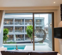 Номер SIS Directly Access Into a Jacuzzi Pool в The SIS Kata Resort — Adult Only