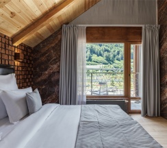 Делюкс с балконом и видом на горы в Stellar collection chalet, Krasnaya Polyana