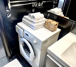 Двухместные апартаменты с 2 комнатами с балконом и с красивым видом из окна двуспальная кровать в Апартаменты InterLoft 6 Old Town Free Parking Wi-Fi 100/50 Smart TV