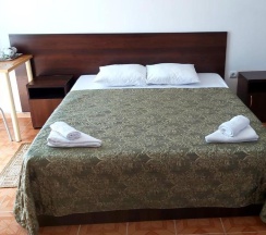 Номер стандарт с 1 односпальной и 1 двуспальной кроватью в Гостевой дом