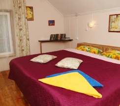 Шестиместный люкс Superior с балконом и с красивым видом из окна в Урочище Машуково