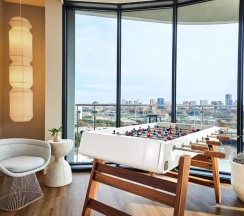 Двухместный люкс Grand с балконом двуспальная кровать в Virgin Hotels Dallas