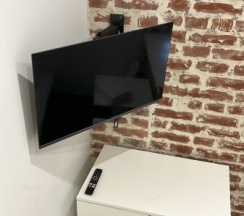 Трехместный номер Лофт с двуспальной и раскладным креслом/кроватью в Лофт отель на Крымской