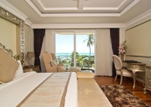 Номер Deluxe с балконом и beachfront в LK The Empress Pattaya