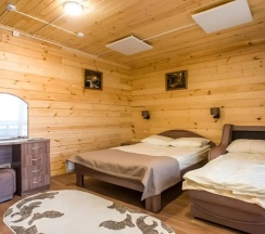 Коттедж с балконом и с видом на озеро в Горное озеро