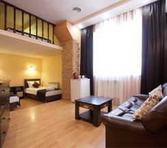 Комфорт+  4-х местный (2 двуспальные кровати или 1 двуспальная и 2 раздельные кровати) в Автодвор