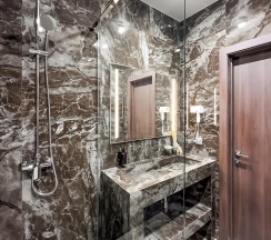 4-местная комната делюкс с балконом в Дворец Солнца