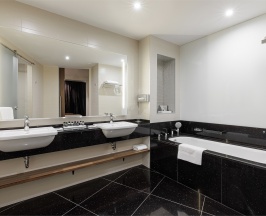 Представительский Люкс с балконом в Radisson Завидово