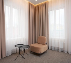 Номер делюкс стандарт в AurA City Hotel