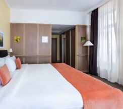 Стандартный номер с видом на реку в Golden Tulip