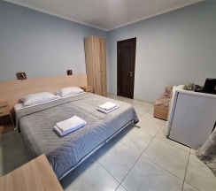 "НЕБО 2" Трехместный Комфортный номер с кроватями TWIN/DBL и одноместным диваном на 1 этаже в ГД "Цитрус" в Цитрус