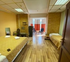 Трёхместный номер Classic в Majaka Hostel