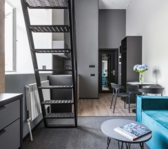 Двухуровневая студия с двуспальной кроватью и диваном в Greenfeel Smolensk
