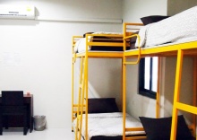 Кровать в общем номере в Sunny Hostel Phuket