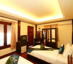 Бунгало Superior с красивым видом из окна в Tharathip Resort