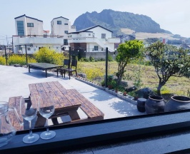 Коттедж с 3 комнатами в Preun Jeju Pension