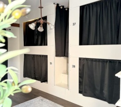 Кровать в общем номере в Burlington Hostel