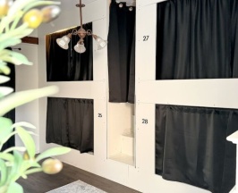 Кровать в общем номере (женский номер) в Burlington Hostel