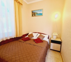 Номер стандарт улучшенный с 1 двуспальной кроватью в Золотой Лев