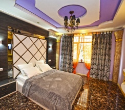 Апартаменты с 3 комнатами с балконом и с видом на горы в Малибу