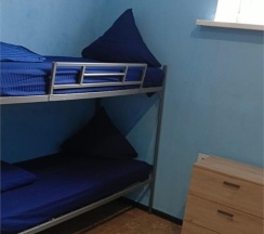 Нижняя кровать в 8-местном мужском номере (общие удобства) №1 в У путепровода