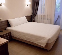 Люкс с балконом и с красивым видом из окна в Отдохни