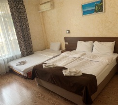 Семейный двухкомнатный с террасой и видом на море в Aqualife