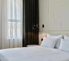 Двухместный люкс c 1 комнатой двуспальная кровать в Hotel Crowne Plaza Tashkent, an IHG Hotel