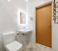 Стандартный номер с двуспальной и 2 односпальными кроватями в Бригантина