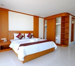 Двухместный номер Deluxe с видом на бассейн двуспальная кровать в Phu View Talay Resort