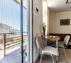 Номер «Улучшенный семейный» в коттедже, 3-х местный, однокомнатный в Виктория