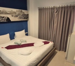 Двухместный номер Standard с балконом двуспальная кровать в Hotel The Journey Patong New