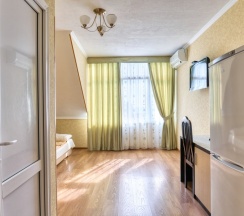 Двухместный люкс с 2 комнатами с балконом 2 отдельные кровати в Аист