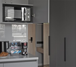 Студия с глухим остеклением с кухней в 25/7 Заневский