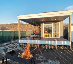 Коттедж Хай-Тэк в Побег из квартиры