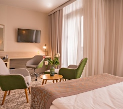 Представительский номер c 1 большой кроватью в Holiday Inn Kaliningrad