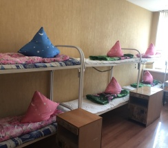 Кровать в общем номере (мужской номер) с красивым видом из окна в Хостел