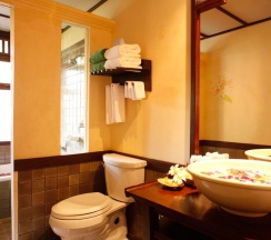 Двухместный номер Thai Style Deluxe двуспальная кровать в Khaolak Bhandari Resort & Spa