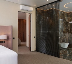 Номер люкс бизнес в AurA City Hotel
