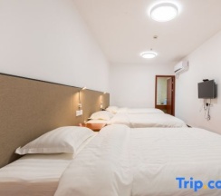 Трёхместный семейный номер Deluxe в Holiday Inn Shanghai Dianhu (Zhujiajiao Scenic Area Ancient Town)