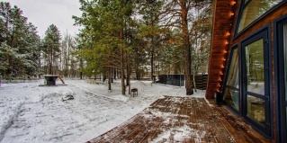 Подлесный: Коттедж A-Frame в сосновом лесу